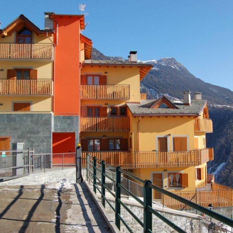 chiesa in valmalenco appartamento in località primolo